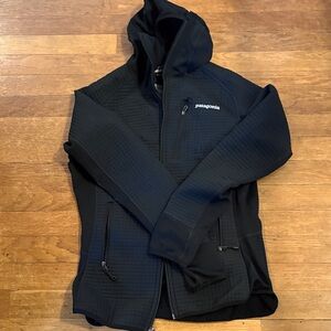 Patagonia women’s black zipper jacket.  Base layer or light jacket with hood.